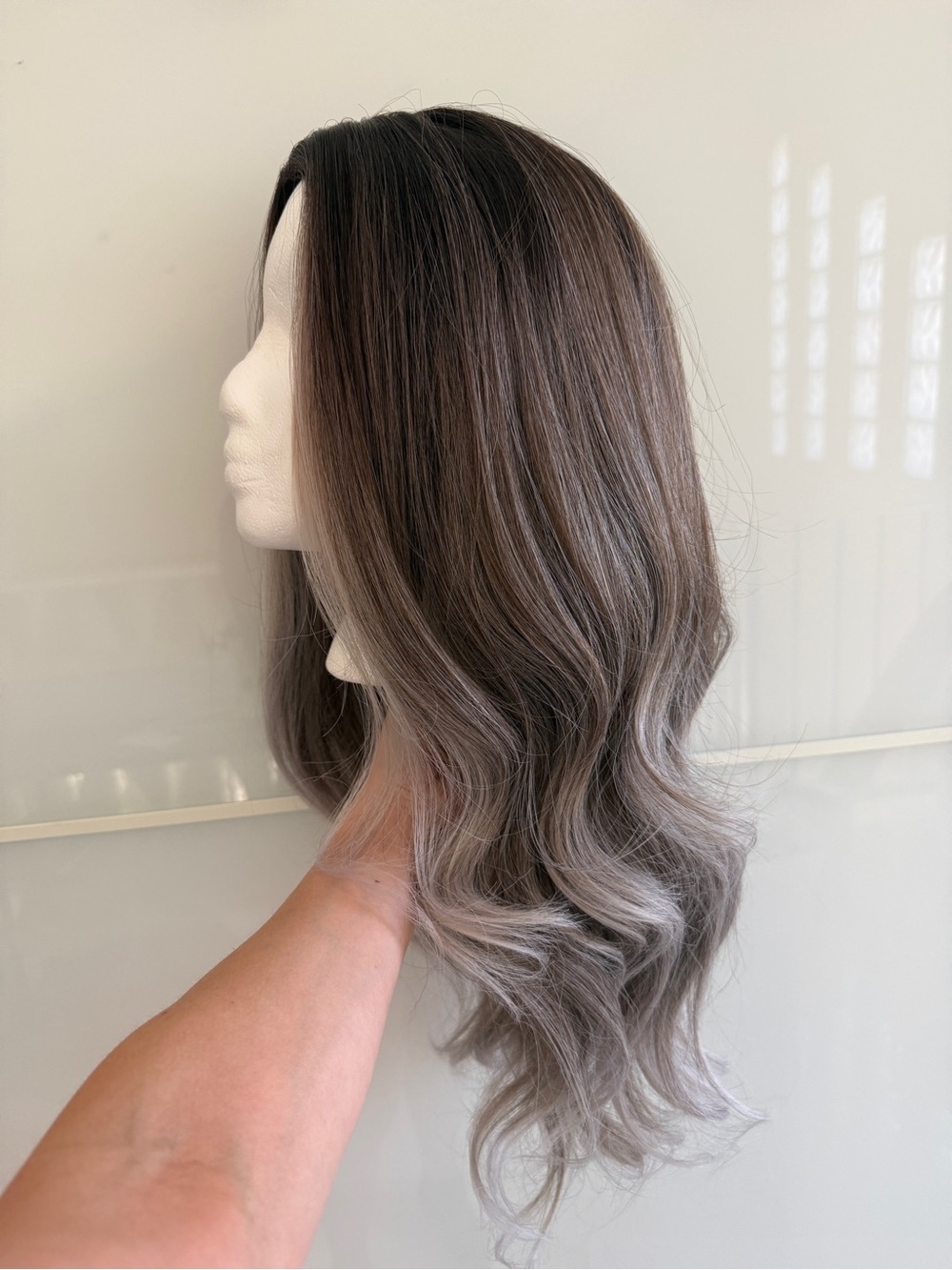 Gray Ombre Long Wavy Women's Wig - Sleek Natural Look